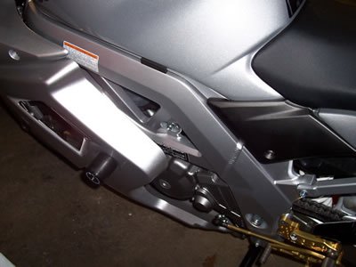 Suzuki SV 650 S [2003-2012] - Aero crash protectors (swingarm bearing) Black Suzuki SV650 Full Faired