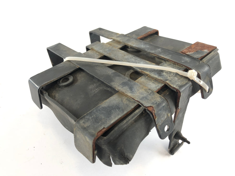 Moto Guzzi V11 [2001] - Battery compartment with rubber pad