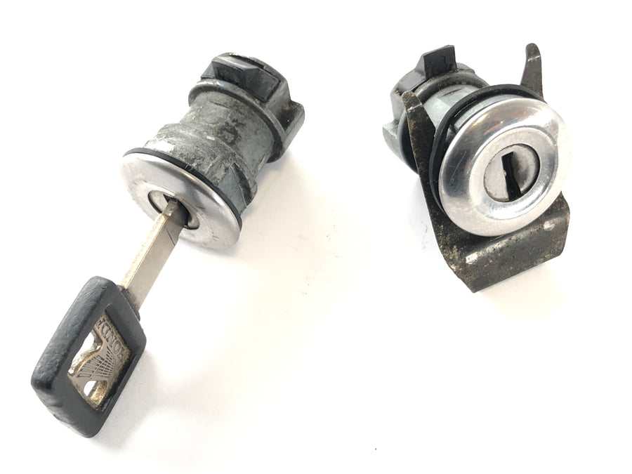 Honda GL 1500 Goldwing SC22 [1988] - Locks for storage compartment pair