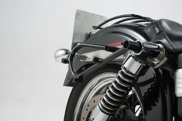 Harley-Davidson Dyna Street Bob [2007] – SLC Seitenträger rechts