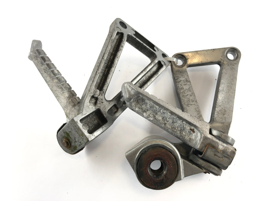 Kawasaki ZX9-R ZX900B [1996] - Passenger footrests and holders