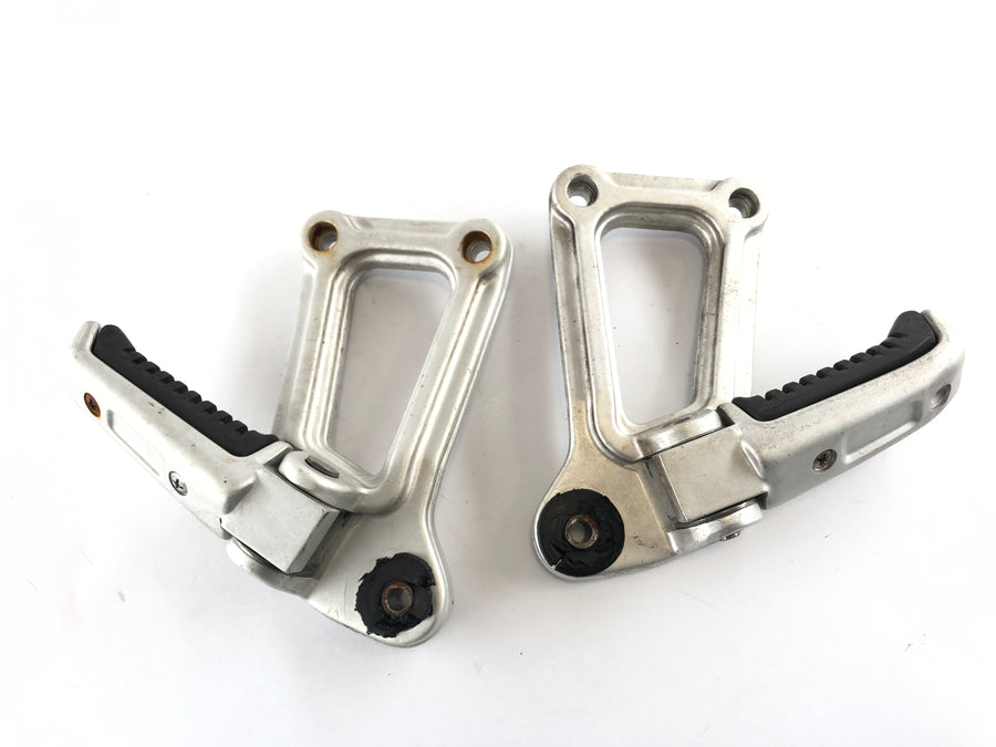 Ducati 900 SS [1993] - Passenger footrests left and right