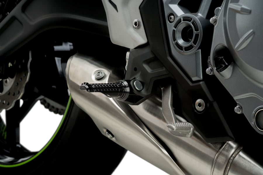 KTM RC 390 [2025] – R-Fighter footrests – titanium