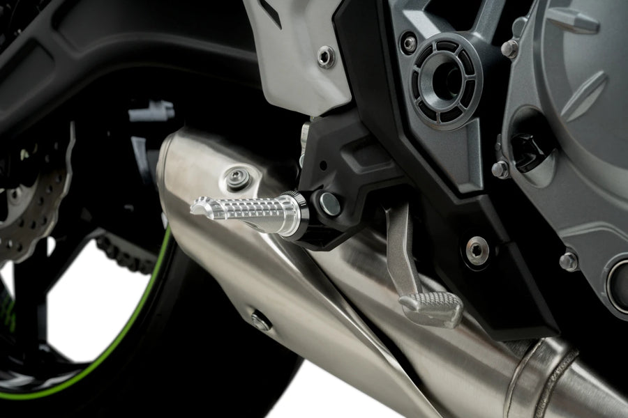 KTM RC 390 [2025] – R-Fighter footrests – titanium