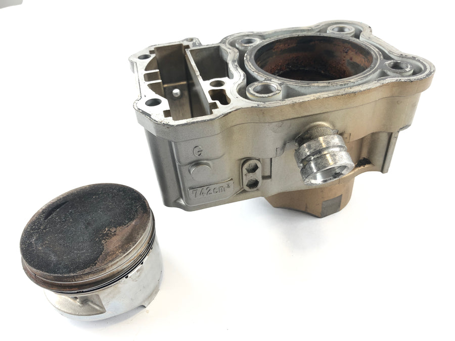 Honda XRV 750 Africa Twin RD04 [1993] - Cylinder with piston cylinder rear