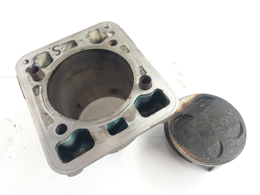 Ducati Monster S4 916 - Cylinder with piston vertical cylinder