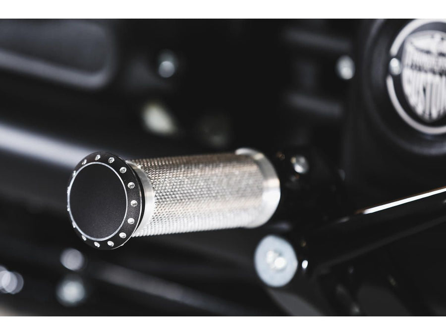 Harley Davidson Softail [2018-2025]-Basic footrests for drivers