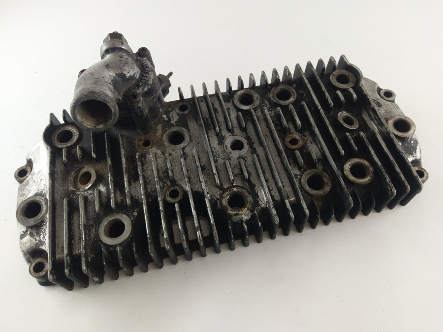 Suzuki GT 750 [1973] - Cylinder head