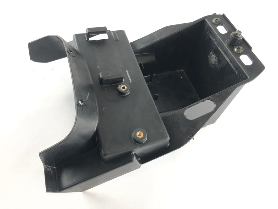 Kawasaki VN 800 Classic [2005] - Rear underbody storage compartment