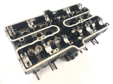 Kawasaki GPZ 550 [KZ550D] - Cylinder head