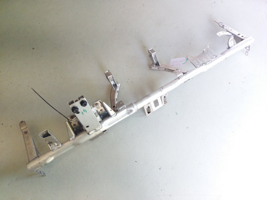 Porsche Panamera Turbo [2010] - Dashboard support bracket