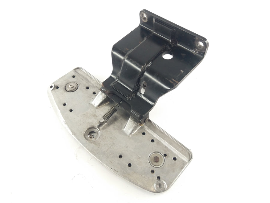 Suzuki Intruder 1500 VL [2000] - footrest left footrest plate