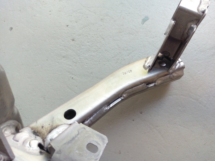 Porsche Panamera Turbo [2010] - Dashboard support bracket