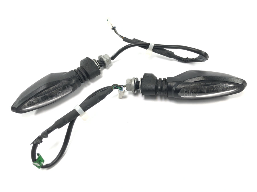 Husqvarna 701 Svartpilen [2019] - Indicator LED indicator pair at the rear