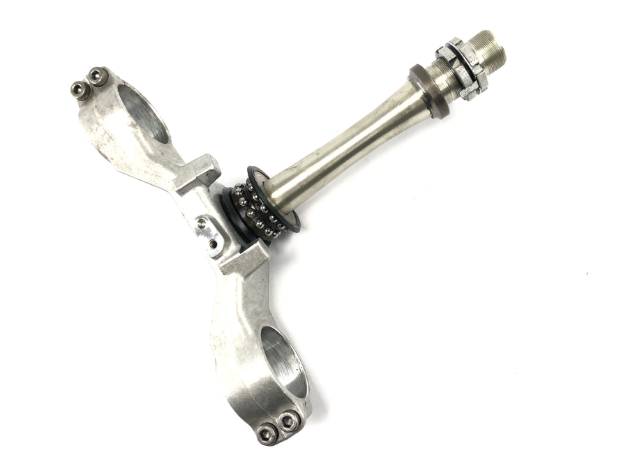 Yamaha YZF R1 RN09 [2002] - Fork bridge lower head tube