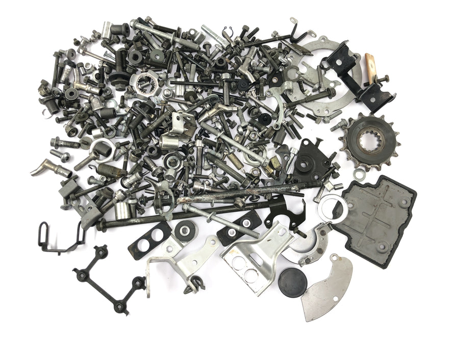 Yamaha YZF R1 RN09 [2002] - remaining parts and screws mixed lot of small parts