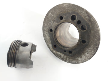 Moto Guzzi V7 Special [1970] - Cylinder with piston