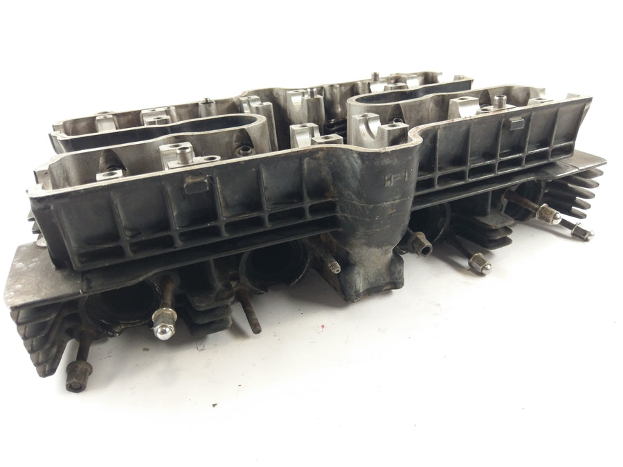 Honda CBX 750 F RC17 [1985] - Cylinder head