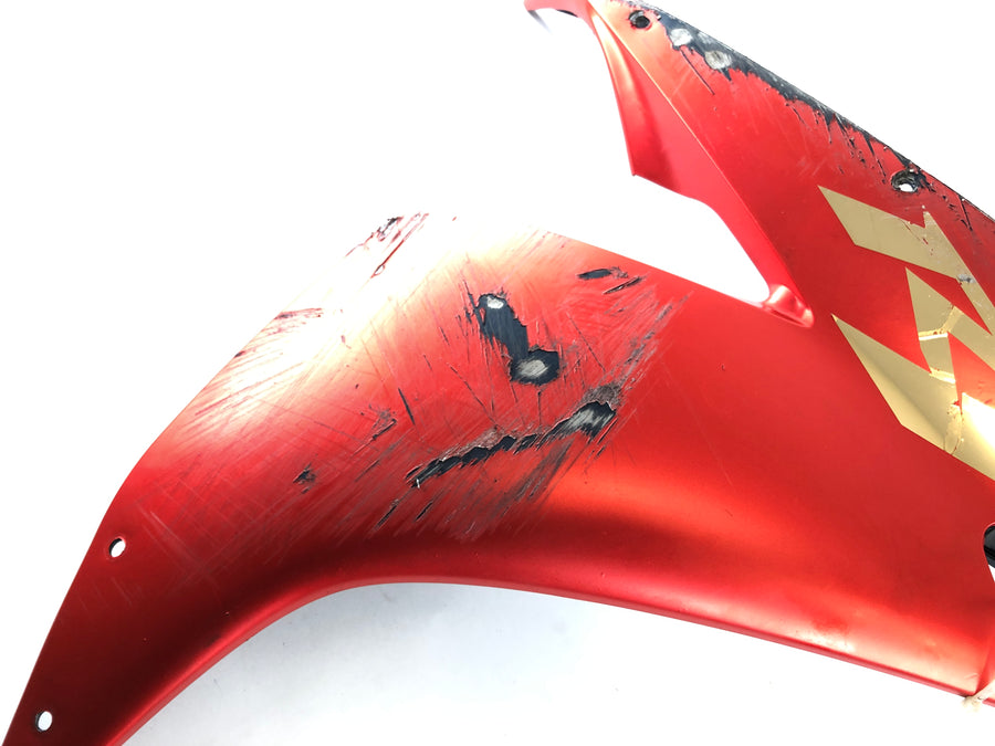 Yamaha YZF R1 RN12 [2005] - Fairing side top right heavily scratched ???
