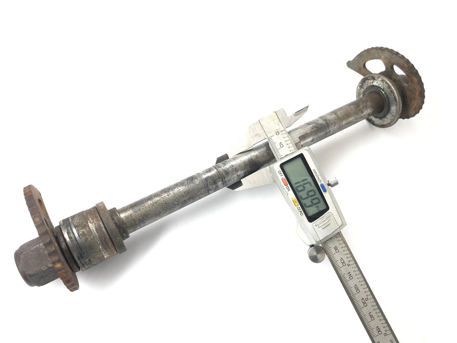 Suzuki DR 650 SP44B [1994] - Rear axle with chain tensioner