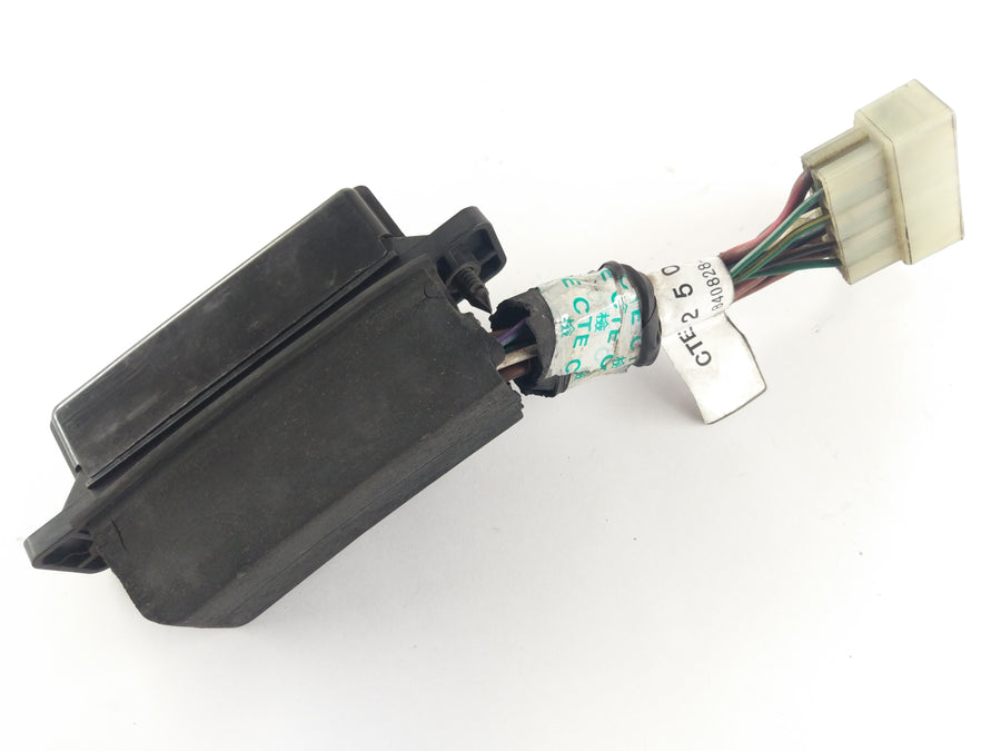 Triumph Trophy 1200 T300E [1996] - Fuse box