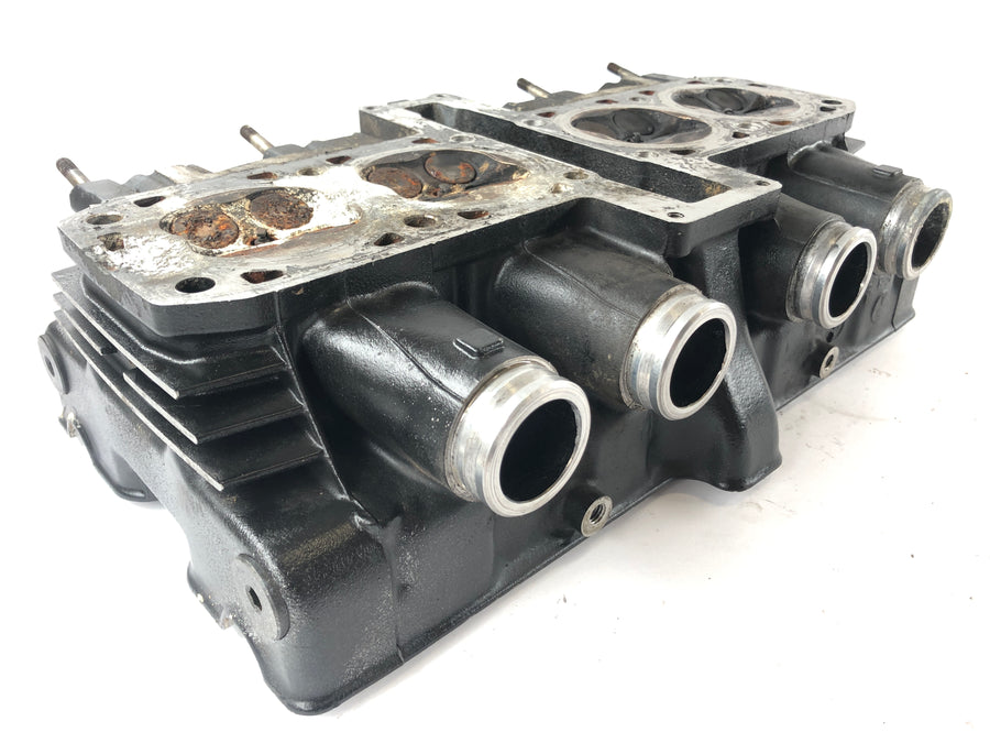 Kawasaki GPZ 550 [KZ550D] - Cylinder head