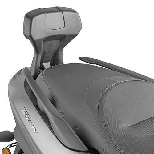 Yamaha X-Max 300 [GIVI] - Passenger backrest assembly does not allow attachment of carrier and case