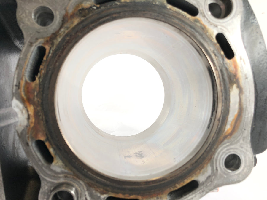 Kawasaki VN 900 Classic [2010] - Cylinder with piston