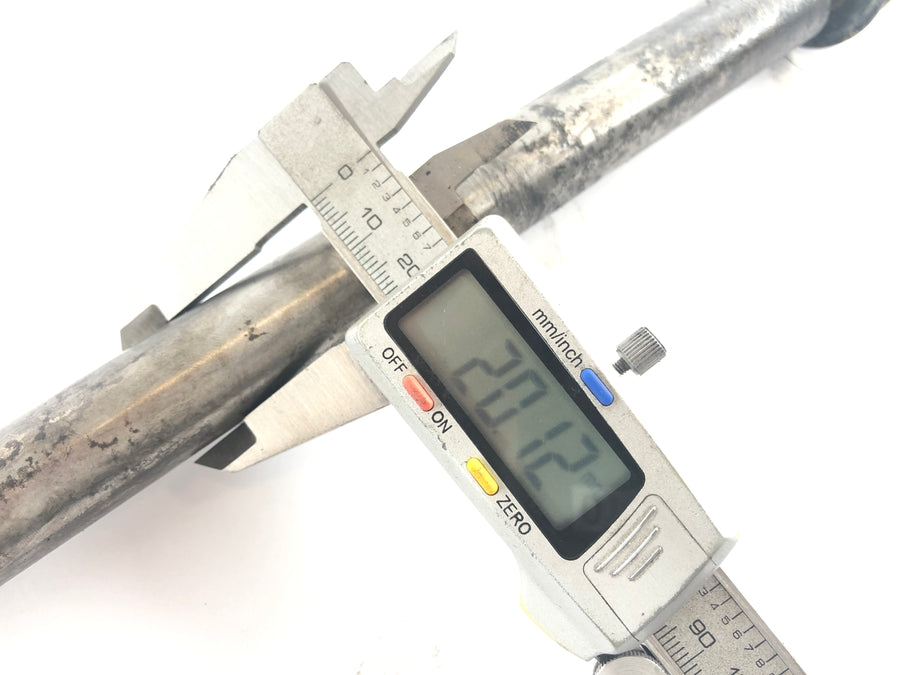 Triumph Tiger 955i 709EN [2001] - Swingarm bolt attachment swingarm to frame