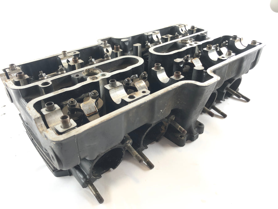 Kawasaki GPZ 550 [KZ550D] - Cylinder head