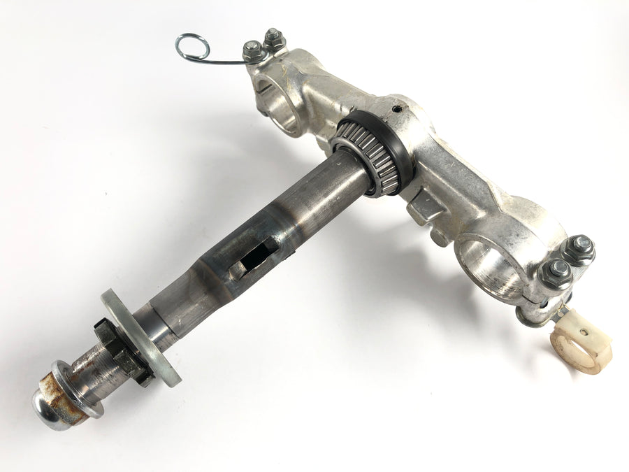 Yamaha DT 125 R DE03 [1999] - lower triple clamp