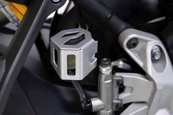 [SW-MOTECH] - Brake fluid reservoir protection – Figure 1