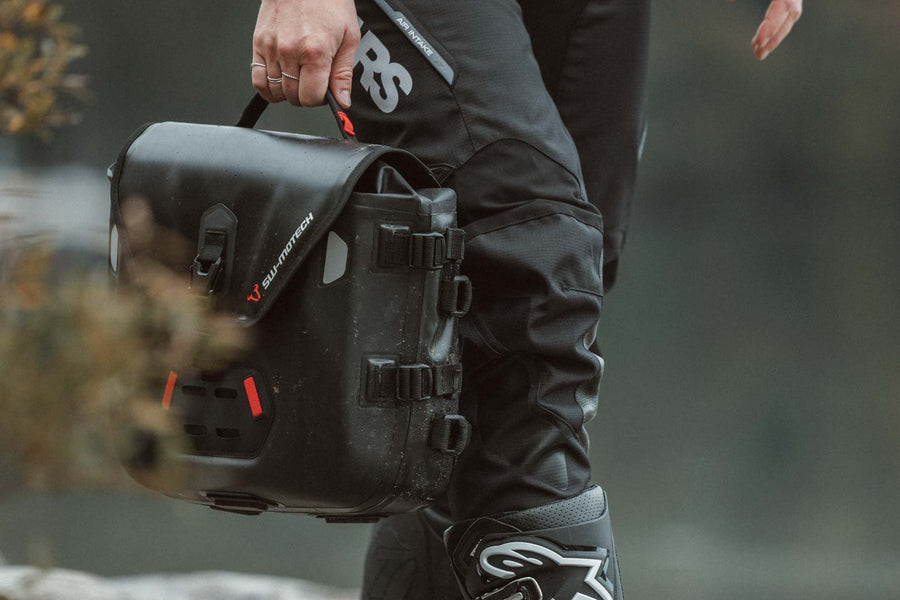 [SW-MOTECH] - SysBag WP S with adapter plate on the left – Figure 7
