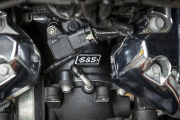 Harley-Davidson FLHTCUTG 1868 Tri Glide Ultra 114 [2025] - CNC-gefräster 55 mm Ansaugkrümmer – Bild 2