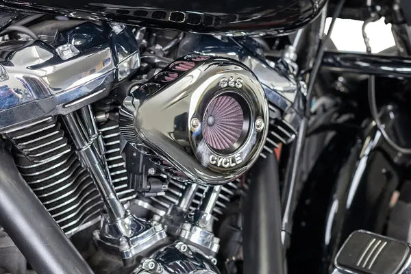 Harley-Davidson FLSB 1750 Softail Sport Glide 107 [2022, 2024] - Air Stinger Stealth Luftfiltersatz – Oberfläche: Silber – Bild 10
