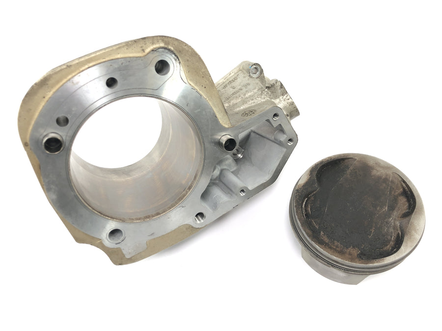 BMW R 1100 RT 259 [1999] - cylinder with piston on the right