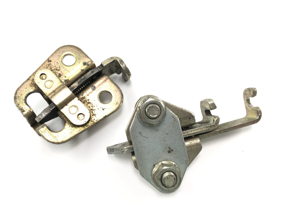 Yamaha YZF 750 R 4HN [1995] - Seat lock locking seat lock holder