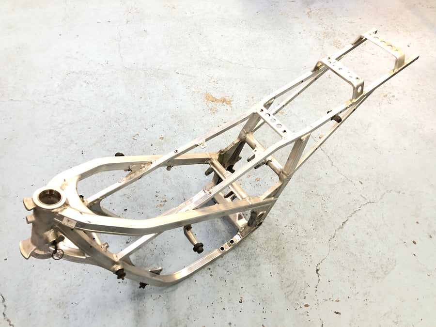 Suzuki RG 250 Gamma GJ21D [1987] - Frame main frame without papers