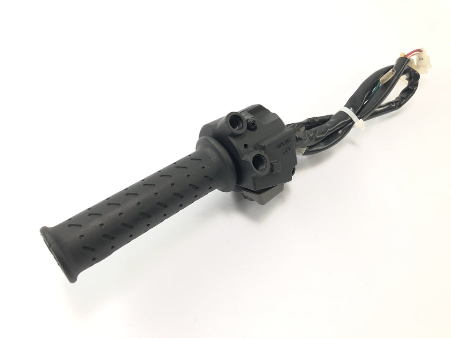 Aprilia RST 1000 Futura [2002] - handlebar fitting handlebar switch on the right with throttle grip rotating handle