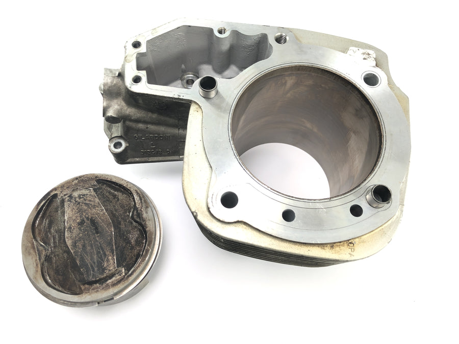 BMW R 1100 S R2S [2000] - cylinder with piston on the right