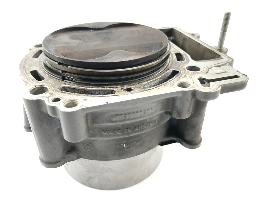 KTM 950 SM LC8 [2008] - cylinder with pistons in front