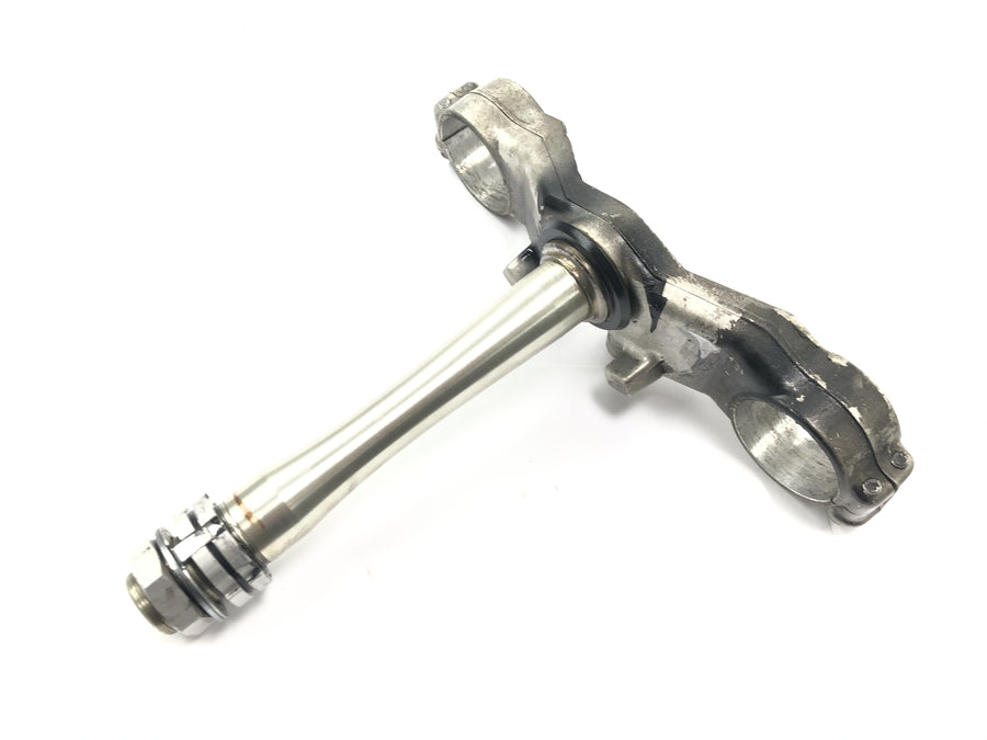 Yamaha YZF R1 RN04 [2001] - Fork bridge below head tube