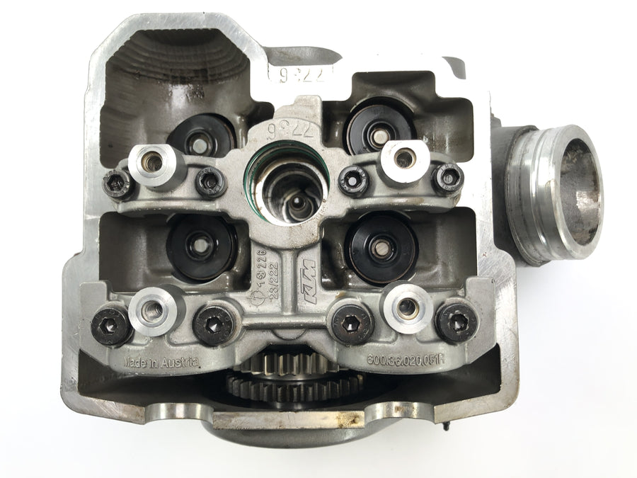 KTM 950 SM LC8 [2008] - cylinder head at the back