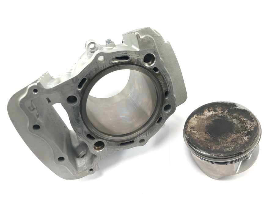 Kawasaki VN 1600 Classic VNT60A [2007] - cylinder with piston at the front