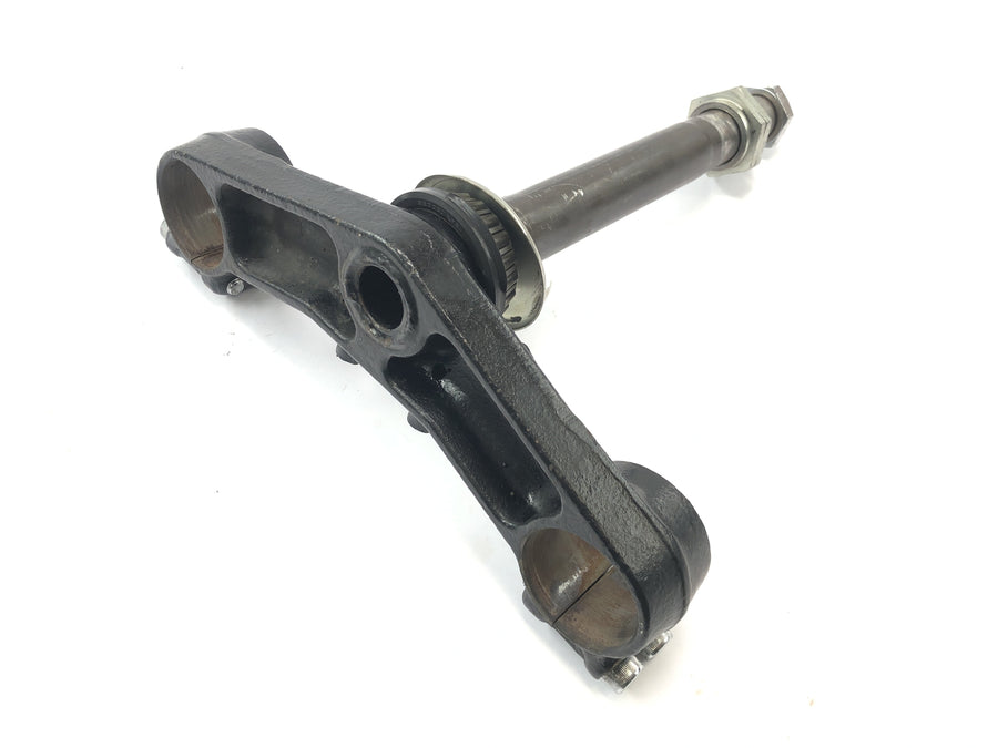 Triumph Daytona 900 T300 [1996] - lower fork bridge, steering head mount fork holder