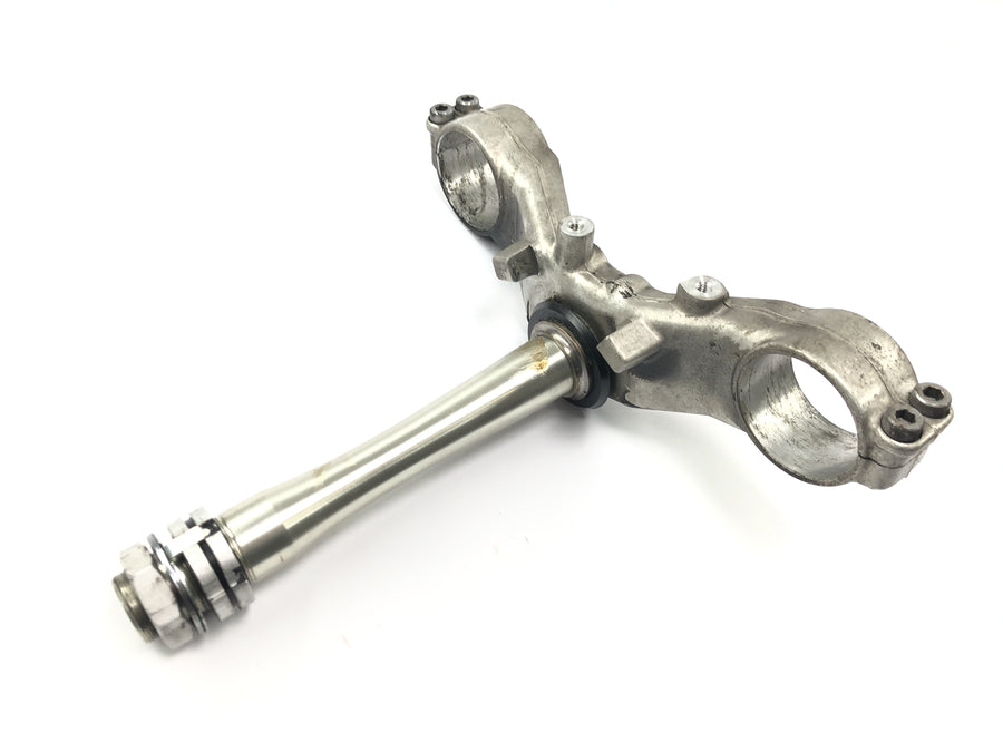 Yamaha YZF R1 RN04 [2001] - Fork bridge below head tube
