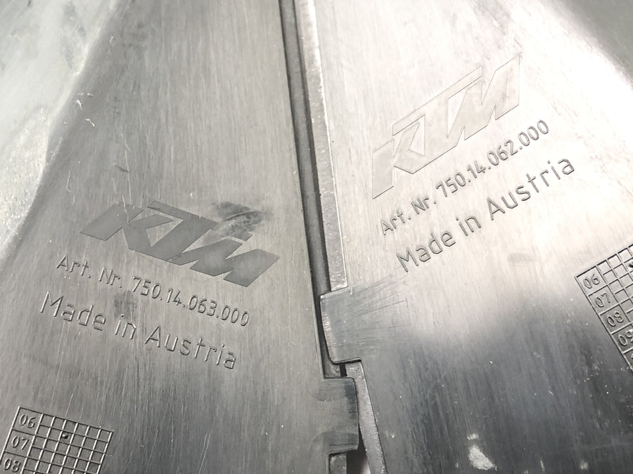 KTM 690 SM Prestige [2007] - Side cover cladding plastic cover set couple