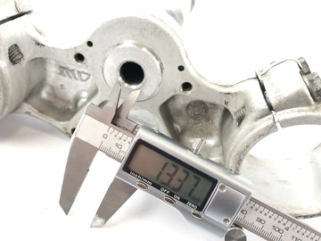 KTM LC4 640 EGS [2004] - fork bridge below - 0
