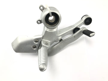 Ducati Monster SR2 800 M4 [2006] - Fussrastenanlage Fahrer rechts Fußraste mit Bremspedal