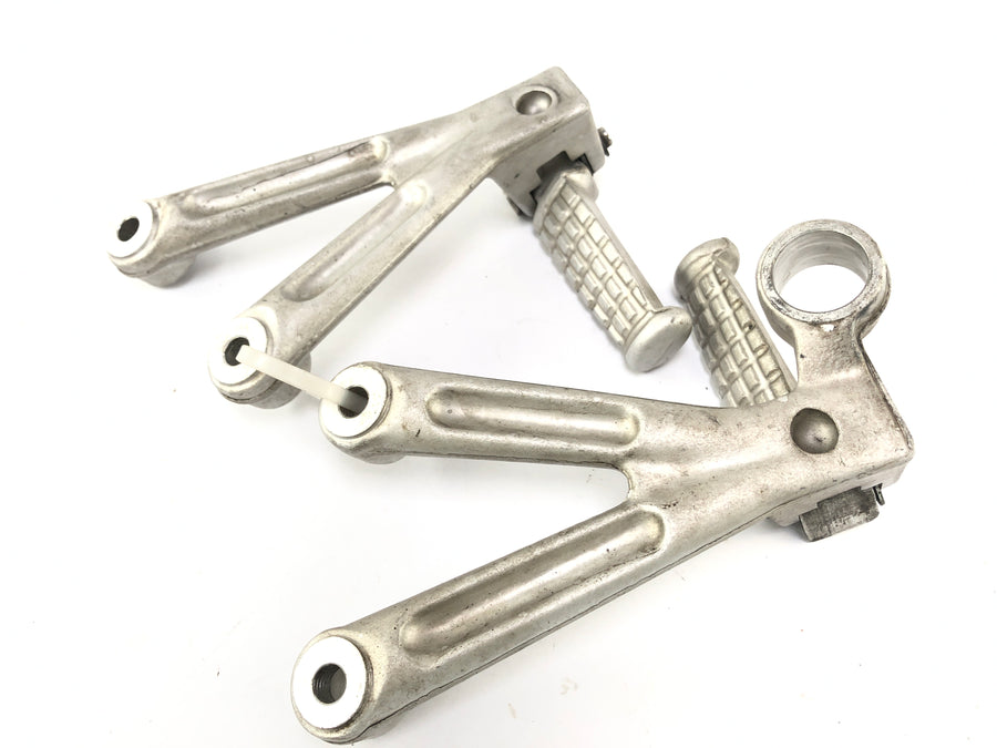 Triumph Daytona 955i T595 [1999] - Passenger footrests left and right with holder